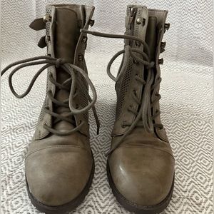 Women’s Brown boots - Size 9 1/2